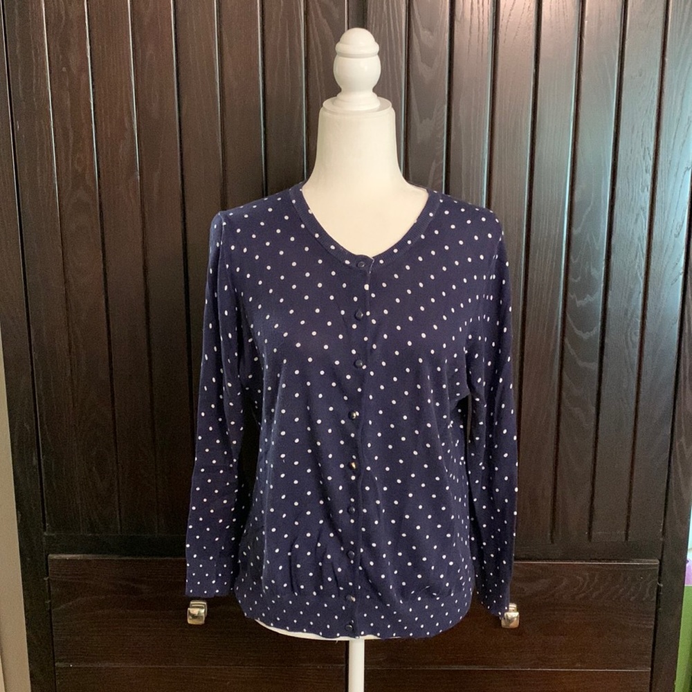 🌈Bundle any 3 items under $10 & I will offer for $10 Banana Republic sweater